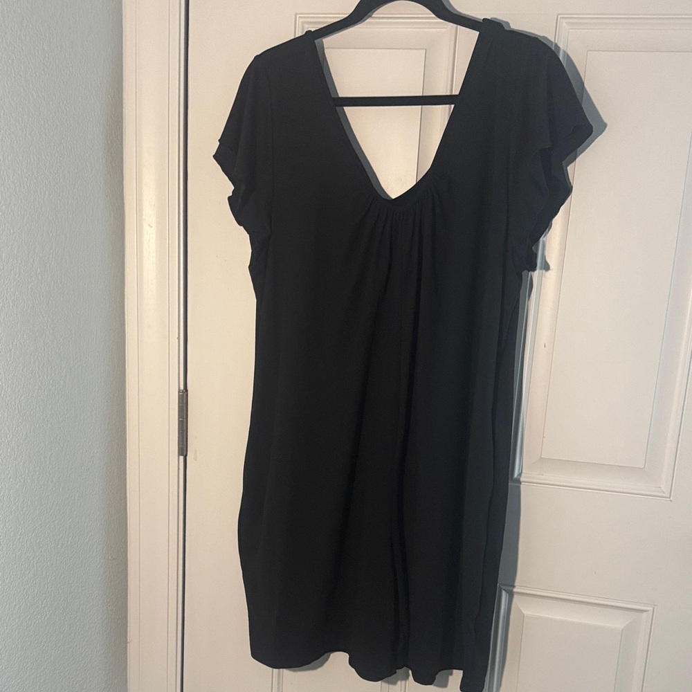 SHEIN CURVE Simple Black V-Neck Short Sleeve Romper